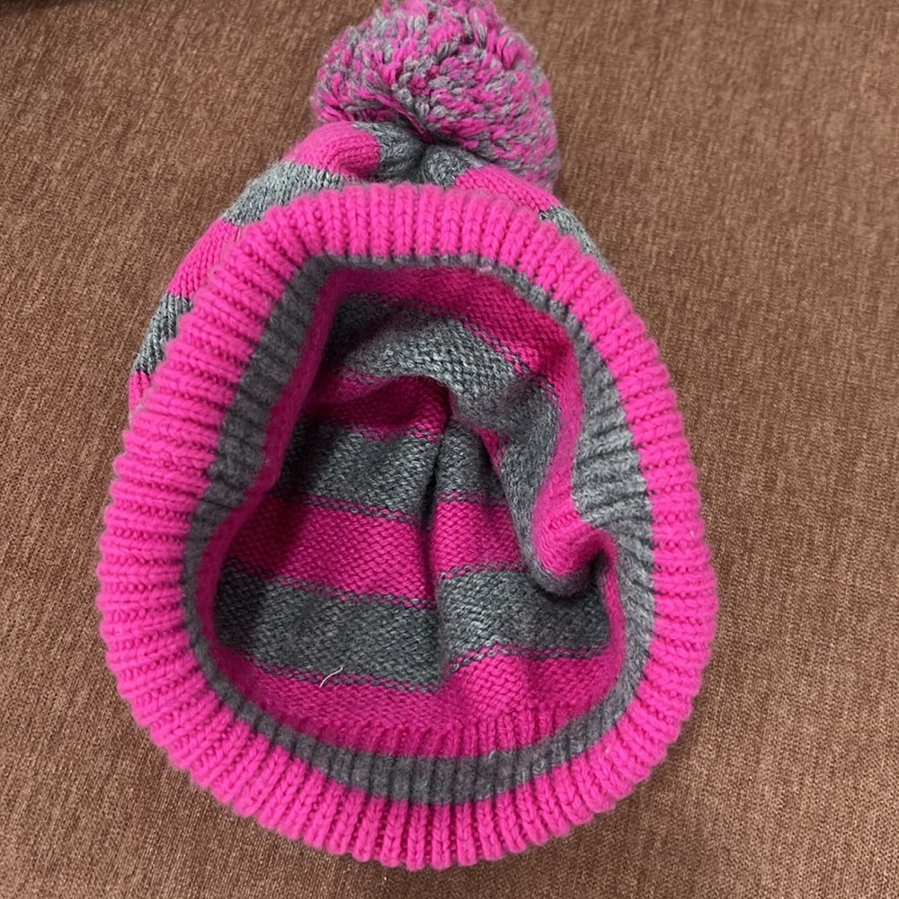 Girls hat - Picture 3 of 3